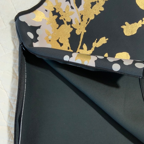 Cynthia Rowley Women’s Tank Top Size Large Black Scuba-Like Floral Print (F14) - Picture 5 of 5